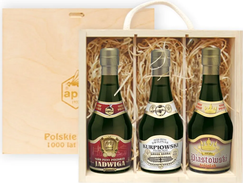 Set Mit 3 Mets |Honigwein Jadwiga Pó³taorak-Einhalber, Kurpiowski Dwójniak-Halber, Piastowski Trójniak-Drittel| Geschenkset In Einer Leichten Holzbox | 750ml | 13-16% Alkohol Metwein 3 Set Mit 3 Mets |Honigwein Jadwiga Pó³taorak-Einhalber, Kurpiowski Dwójniak-Halber, Piastowski Trójniak-Drittel| Geschenkset In Einer Leichten Holzbox | 750ml | 13-16% Alkohol Metwein