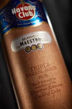 Havana Club Selección De Maestros Triple Barrel Aged Rum In Geschenkpackung Kuba | 45 % Vol | 0,7 L -Drink World Store d213a5ed7ce5bb3e2a2e38221d64bfa1