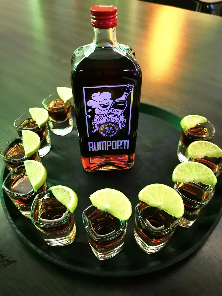 Rumpop´n 0,7 Liter🥃Rum+Popcorn=Rumpop´n🍿Popcorn Geschmack Mit Vanille Und Karamell Noten 6 Rumpop´n 0,7 Liter🥃Rum+Popcorn=Rumpop´n🍿Popcorn Geschmack Mit Vanille Und Karamell Noten – Bild 4